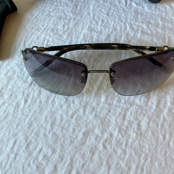 Coach: Black Bleeker (S322) Sunglasses- Case & Cleaning Cloth- lenses have marks - Picture 9 of 16